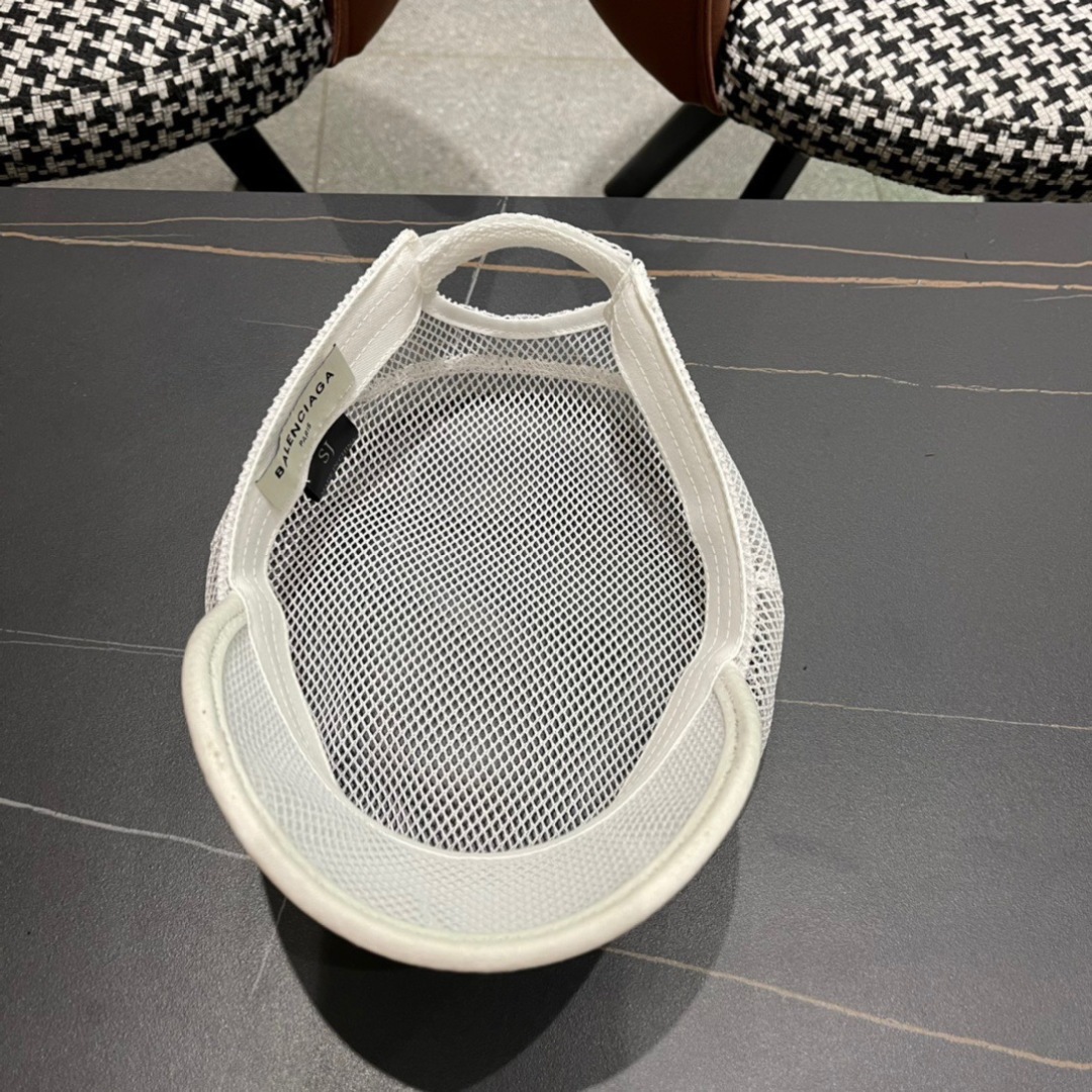    Balenciaga 巴黎世家春夏新款防晒透气鸭舌帽🧢简约时尚超级无敌好看的帽子！