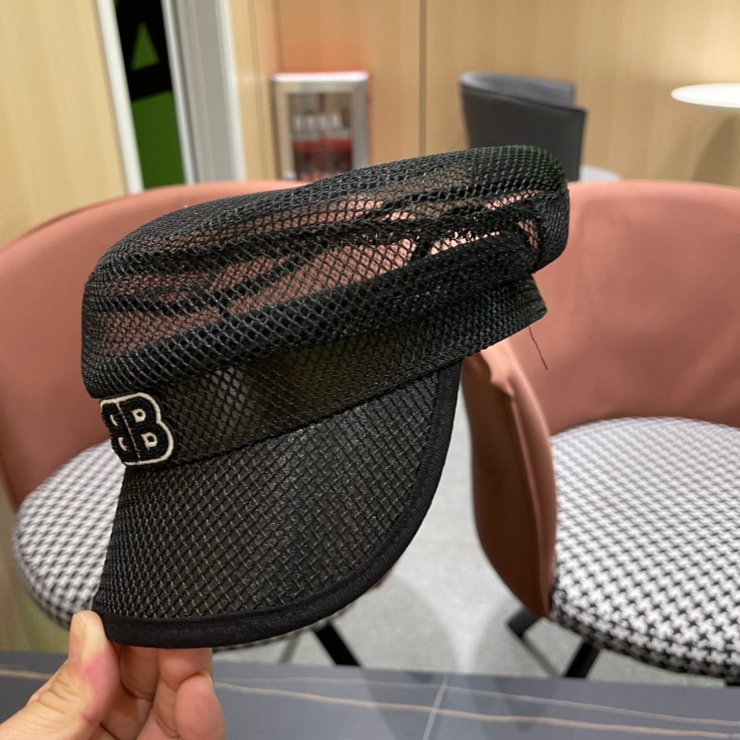    Balenciaga 巴黎世家春夏新款防晒透气鸭舌帽🧢简约时尚超级无敌好看的帽子！