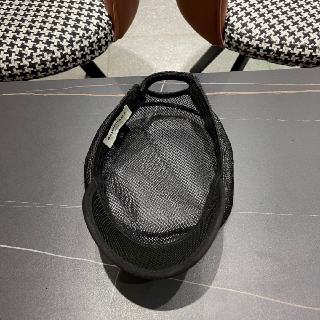    Balenciaga 巴黎世家春夏新款防晒透气鸭舌帽🧢简约时尚超级无敌好看的帽子！