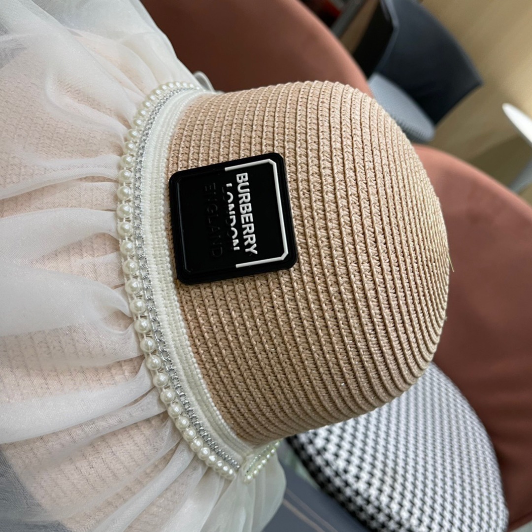 【burberry巴宝莉】2025新款小香度假风大沿盆帽草帽，旅行必备，超好搭配，赶紧入手！