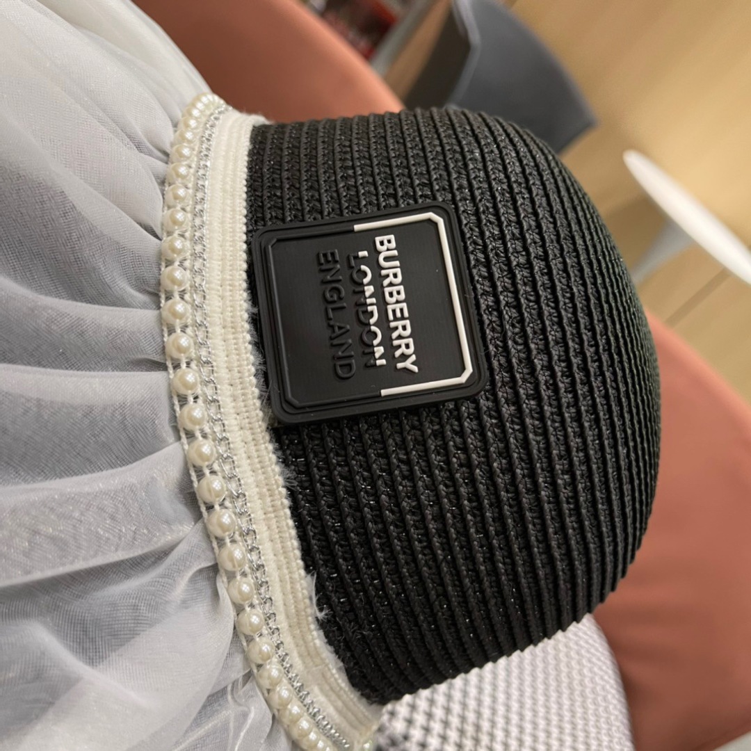 【burberry巴宝莉】2025新款小香度假风大沿盆帽草帽，旅行必备，超好搭配，赶紧入手！