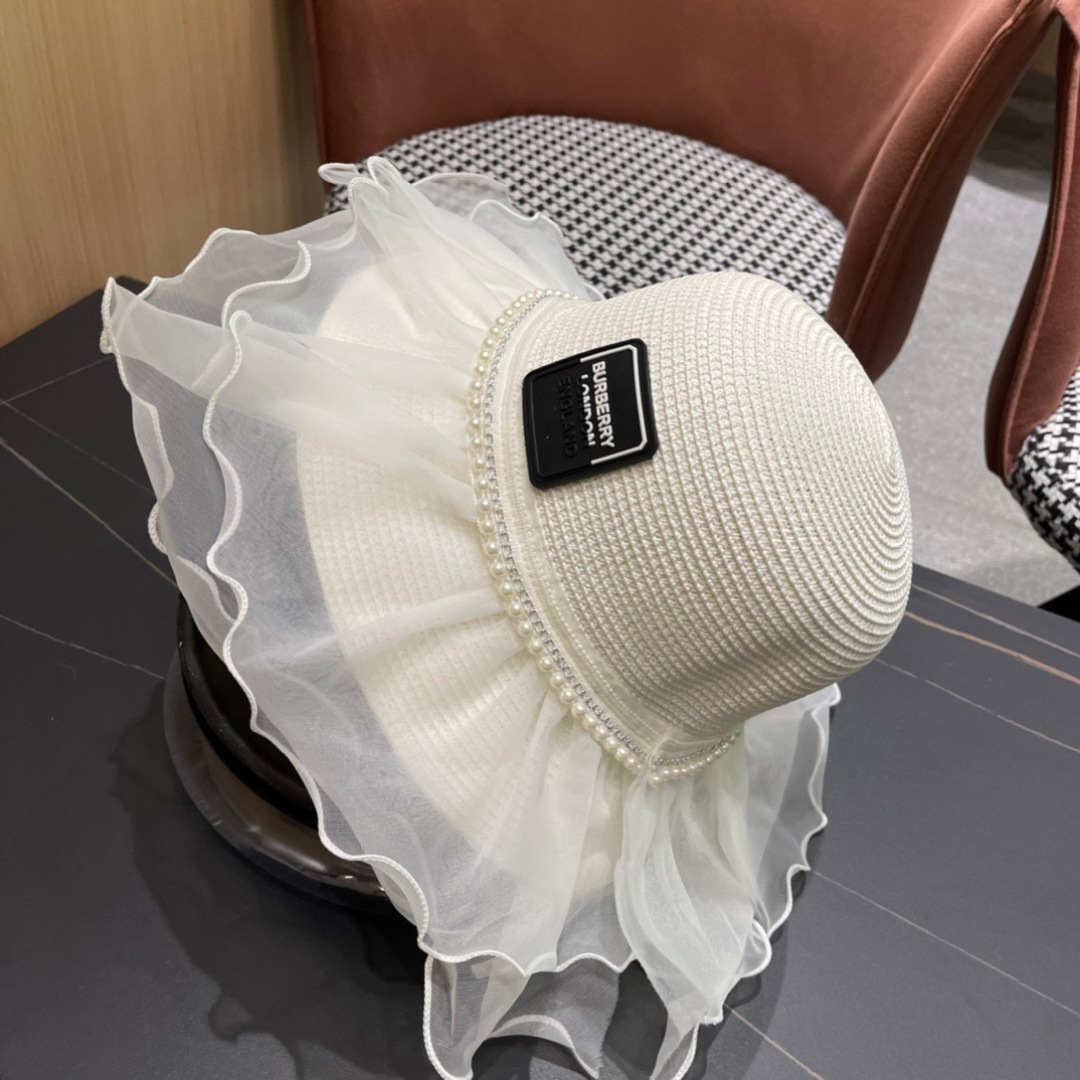 【burberry巴宝莉】2025新款小香度假风大沿盆帽草帽，旅行必备，超好搭配，赶紧入手！