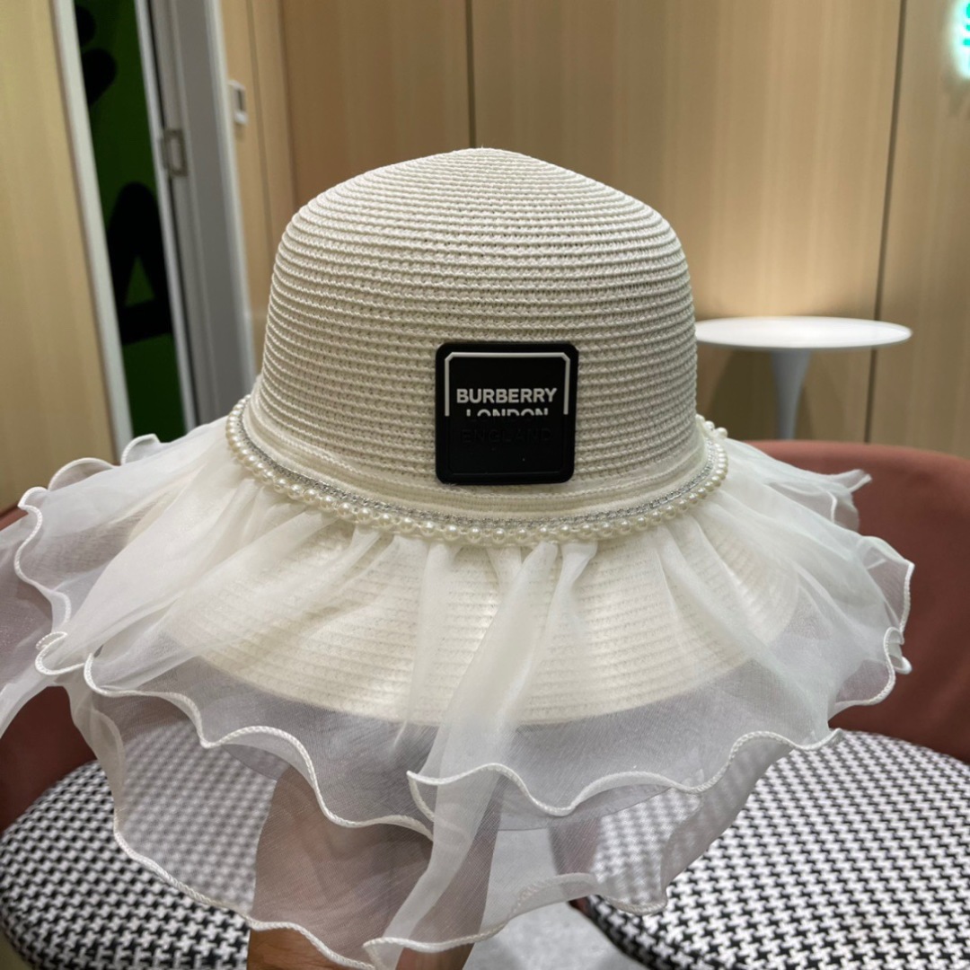 【burberry巴宝莉】2025新款小香度假风大沿盆帽草帽，旅行必备，超好搭配，赶紧入手！