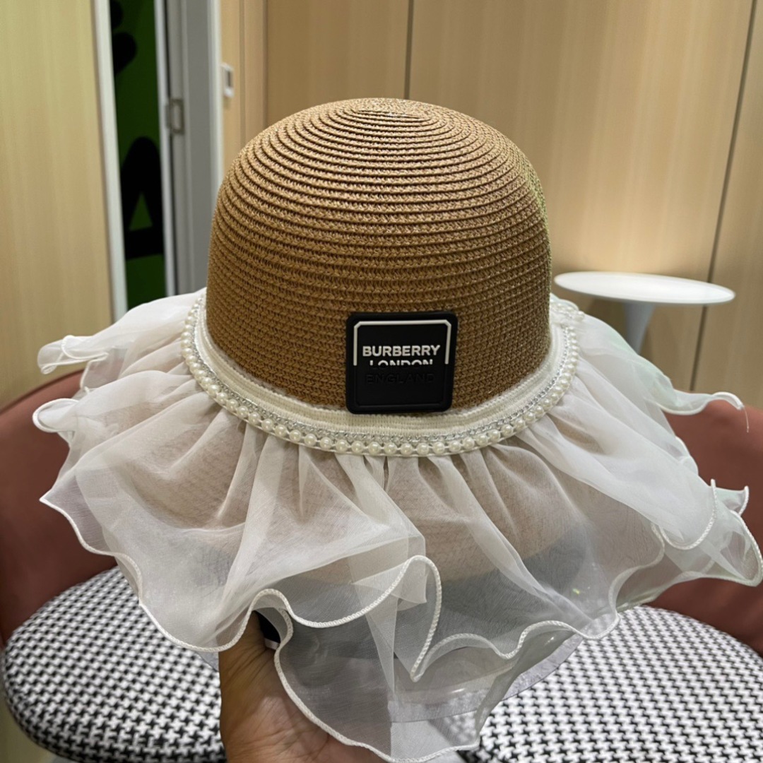 【burberry巴宝莉】2025新款小香度假风大沿盆帽草帽，旅行必备，超好搭配，赶紧入手！