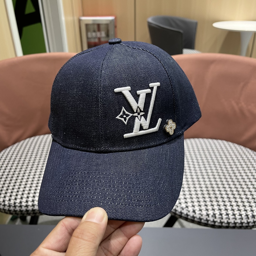  LV(路易威登)新款原单棒球帽，LV刺绣，专柜11开模订制，原版帆布面料+头层牛皮，精细刺绣！质量超赞