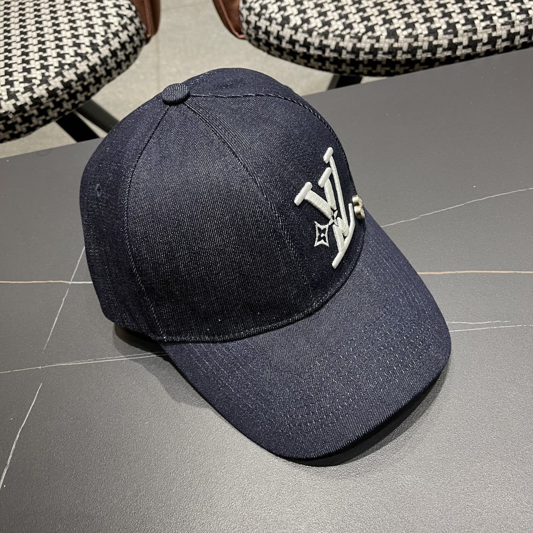  LV(路易威登)新款原单棒球帽，LV刺绣，专柜11开模订制，原版帆布面料+头层牛皮，精细刺绣！质量超赞