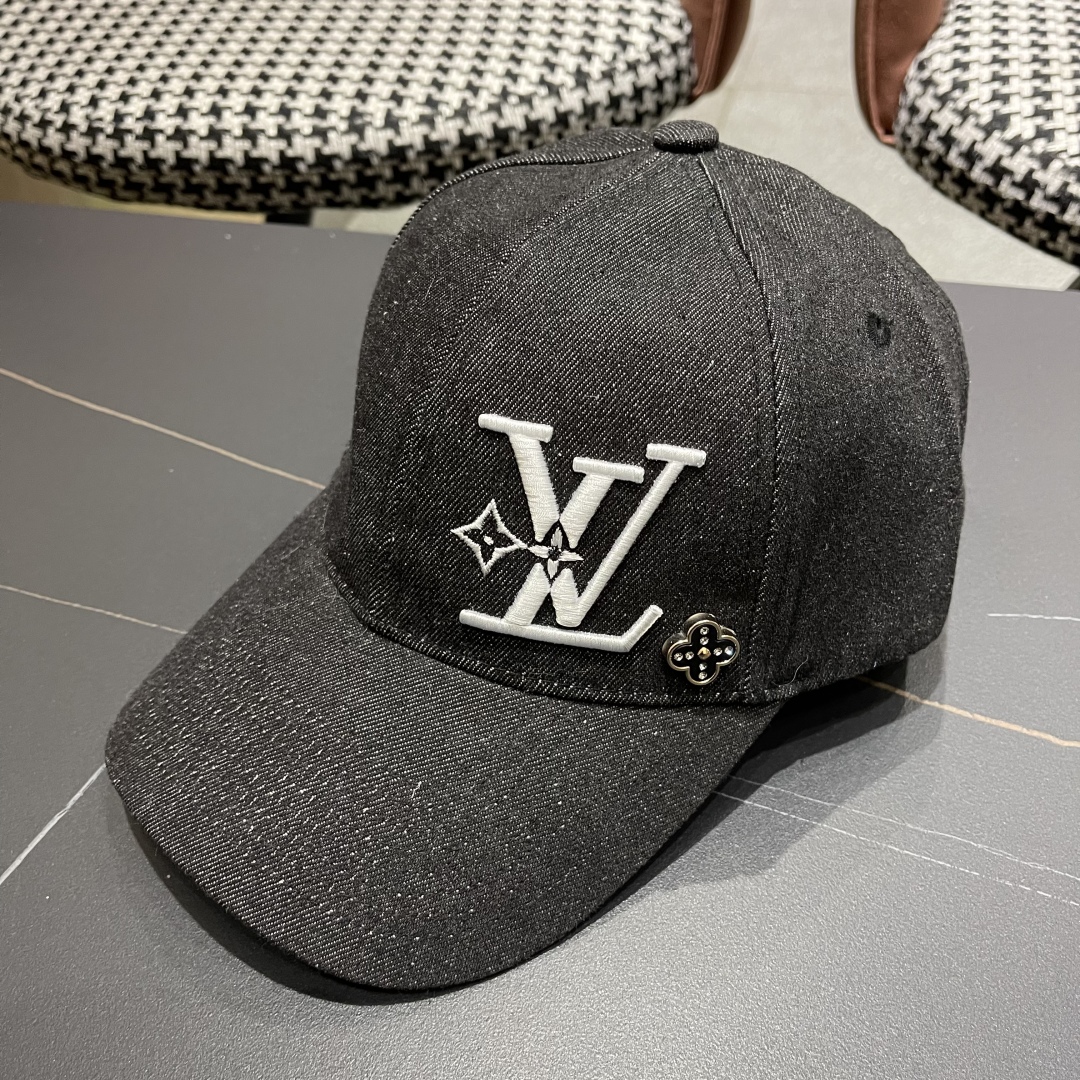  LV(路易威登)新款原单棒球帽，LV刺绣，专柜11开模订制，原版帆布面料+头层牛皮，精细刺绣！质量超赞