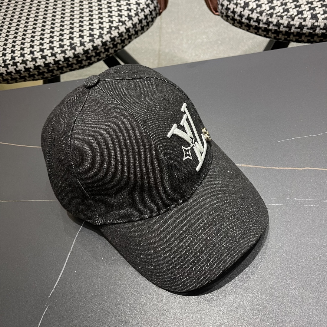  LV(路易威登)新款原单棒球帽，LV刺绣，专柜11开模订制，原版帆布面料+头层牛皮，精细刺绣！质量超赞