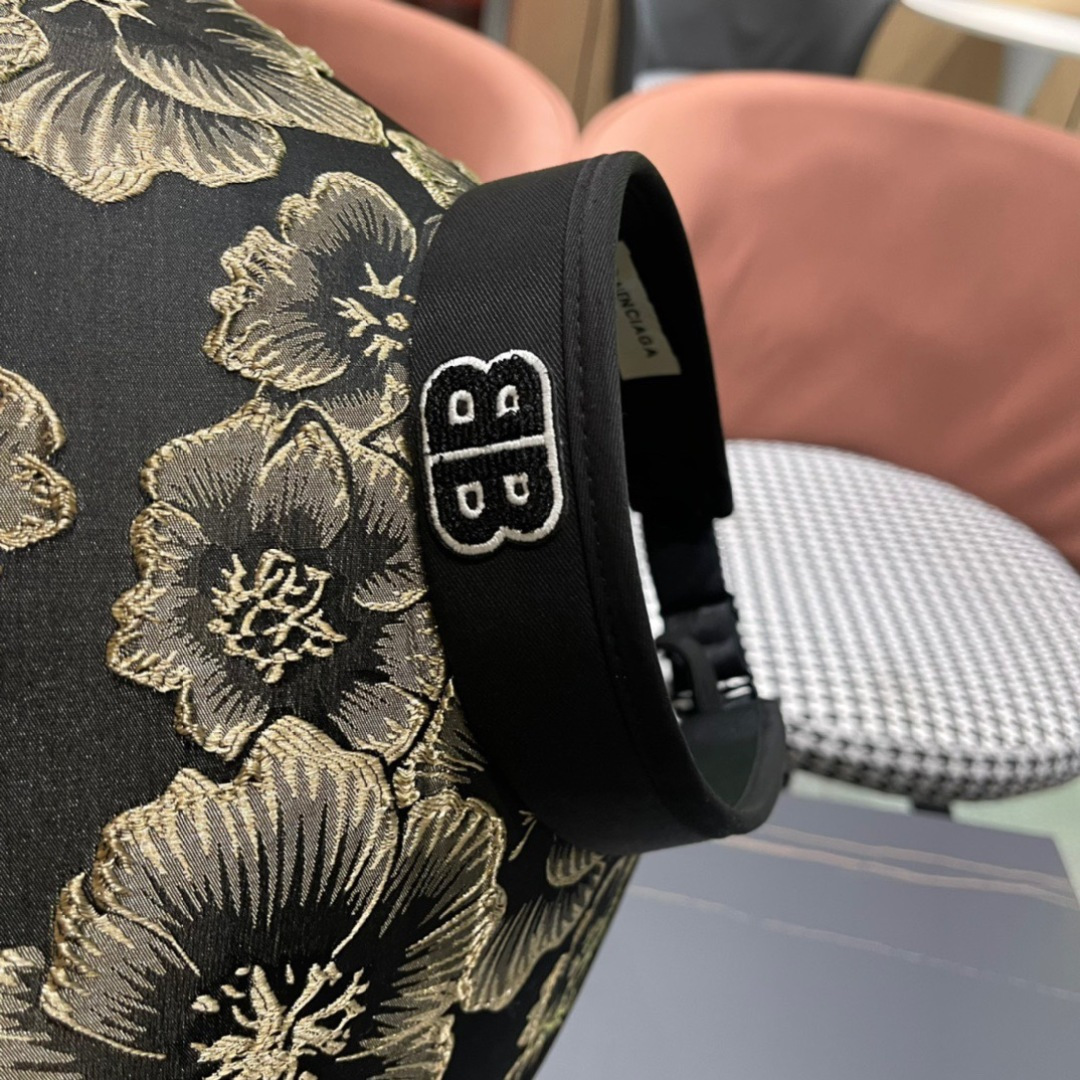  balenciaga 巴黎世家 2025新款空顶帽图画设计，版型正！
黑胶防紫外线，夏季必入！