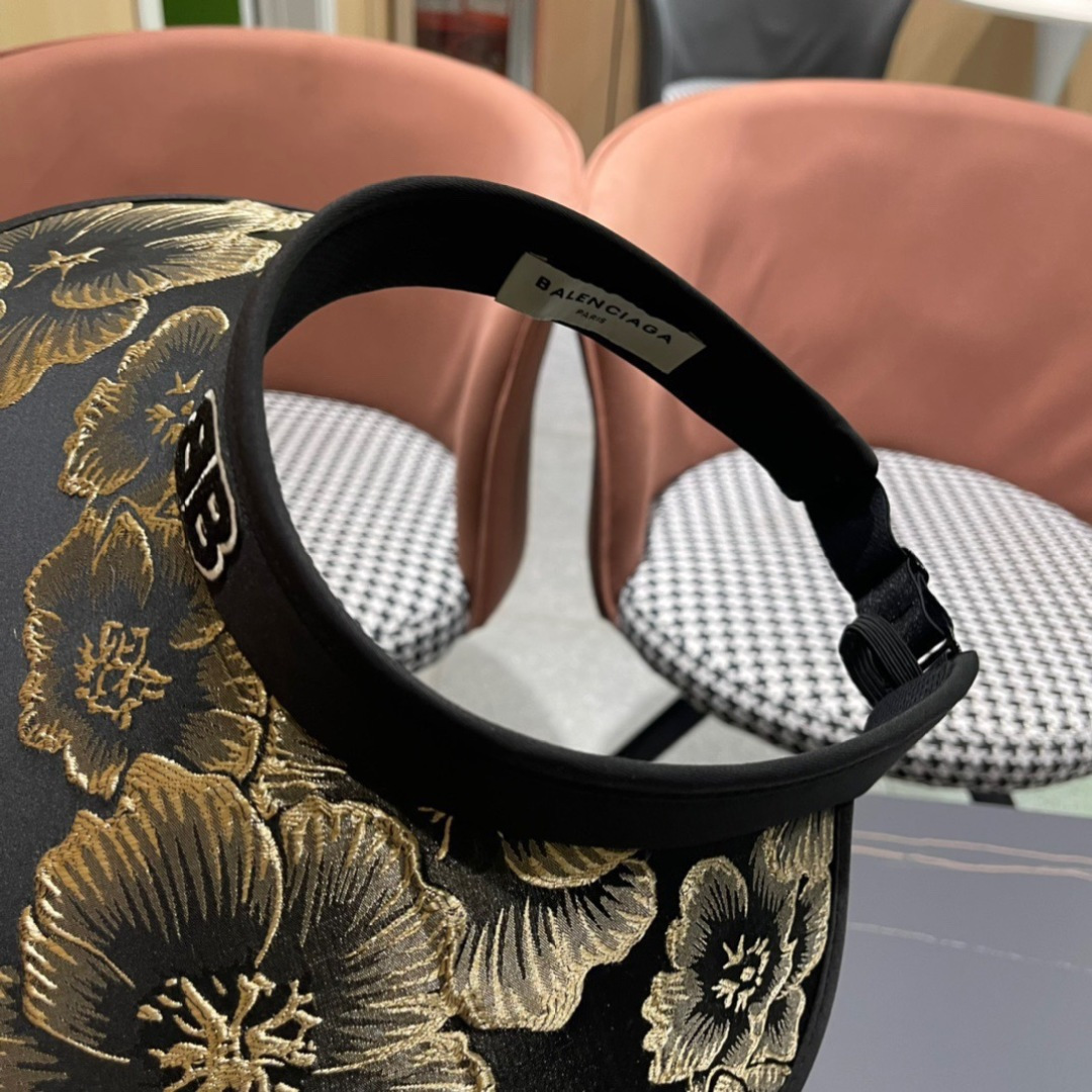  balenciaga 巴黎世家 2025新款空顶帽图画设计，版型正！
黑胶防紫外线，夏季必入！