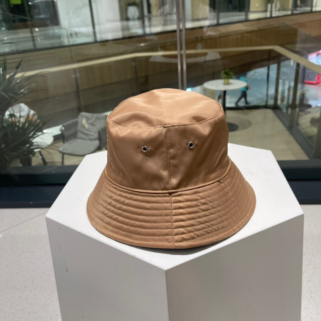  👒迪奥Dior👒  双面渔夫帽新色，限量渔夫帽，防晒指数超高，休闲运动风，可随意折叠，携带方便🤗