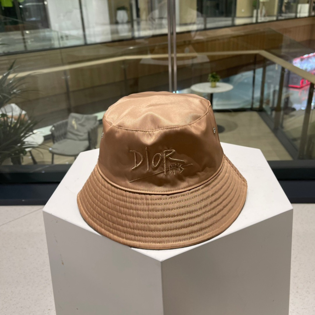 NO:359555,Dior Dior double-sided fisherman hat new color, limited-edge fisherman hat, super high sun protection index, casual sporty style, can be folded at will, convenient to carry hat, straw hat, fisherman hat baseball hat, hat, dior, dior, espadrilles, hats迪奥Dior 双面渔夫帽新色,限量渔夫帽,防晒指数超高,休闲运动风,可随意折叠,携带方便帽子草帽渔夫帽棒球帽,帽子,dior,dior,espadrilles,hats,hat