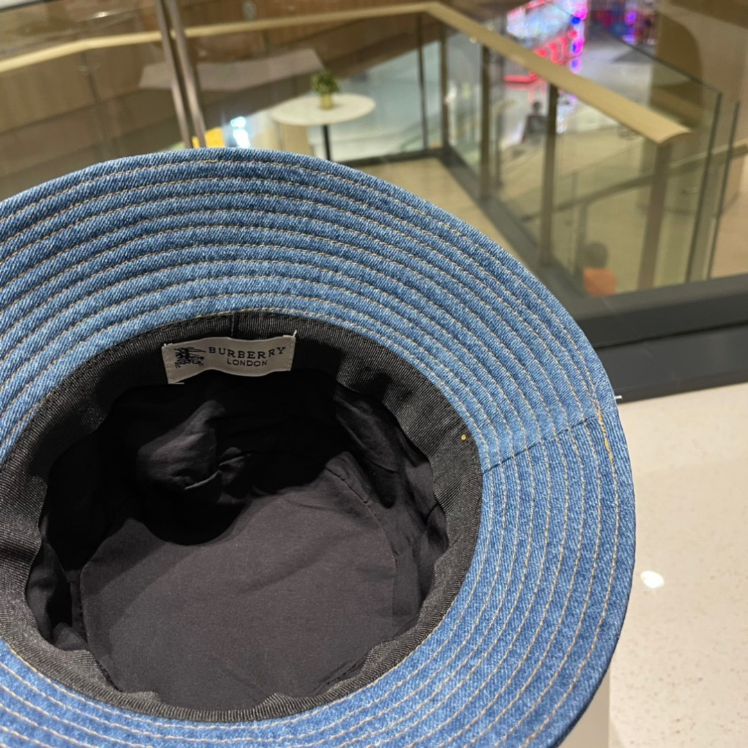  巴宝莉Burberry 原单，经典刺绣字母系列格子原单新品渔夫帽，超喜欢🥰自留的，赶紧入手哦！