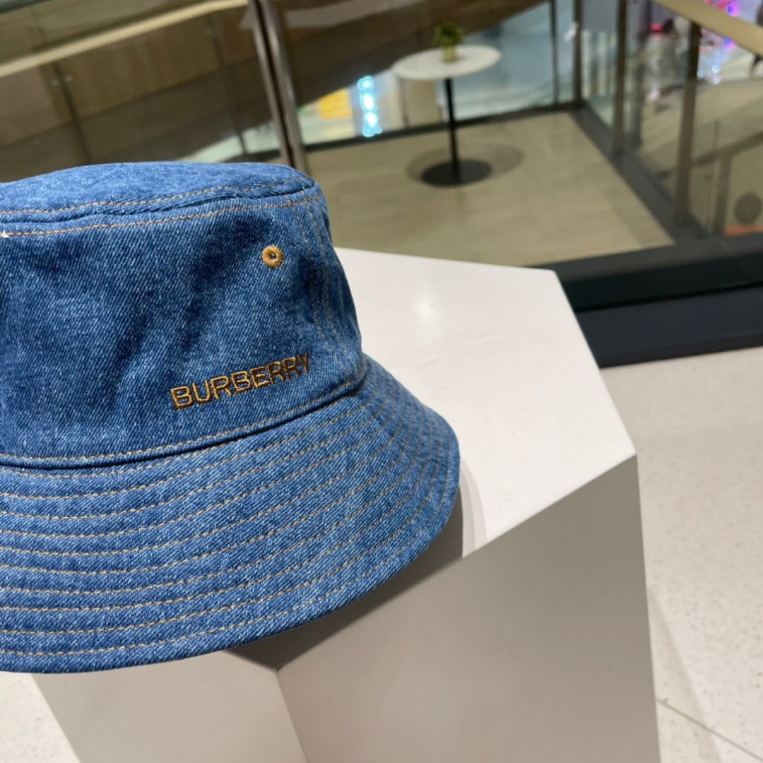  巴宝莉Burberry 原单，经典刺绣字母系列格子原单新品渔夫帽，超喜欢🥰自留的，赶紧入手哦！