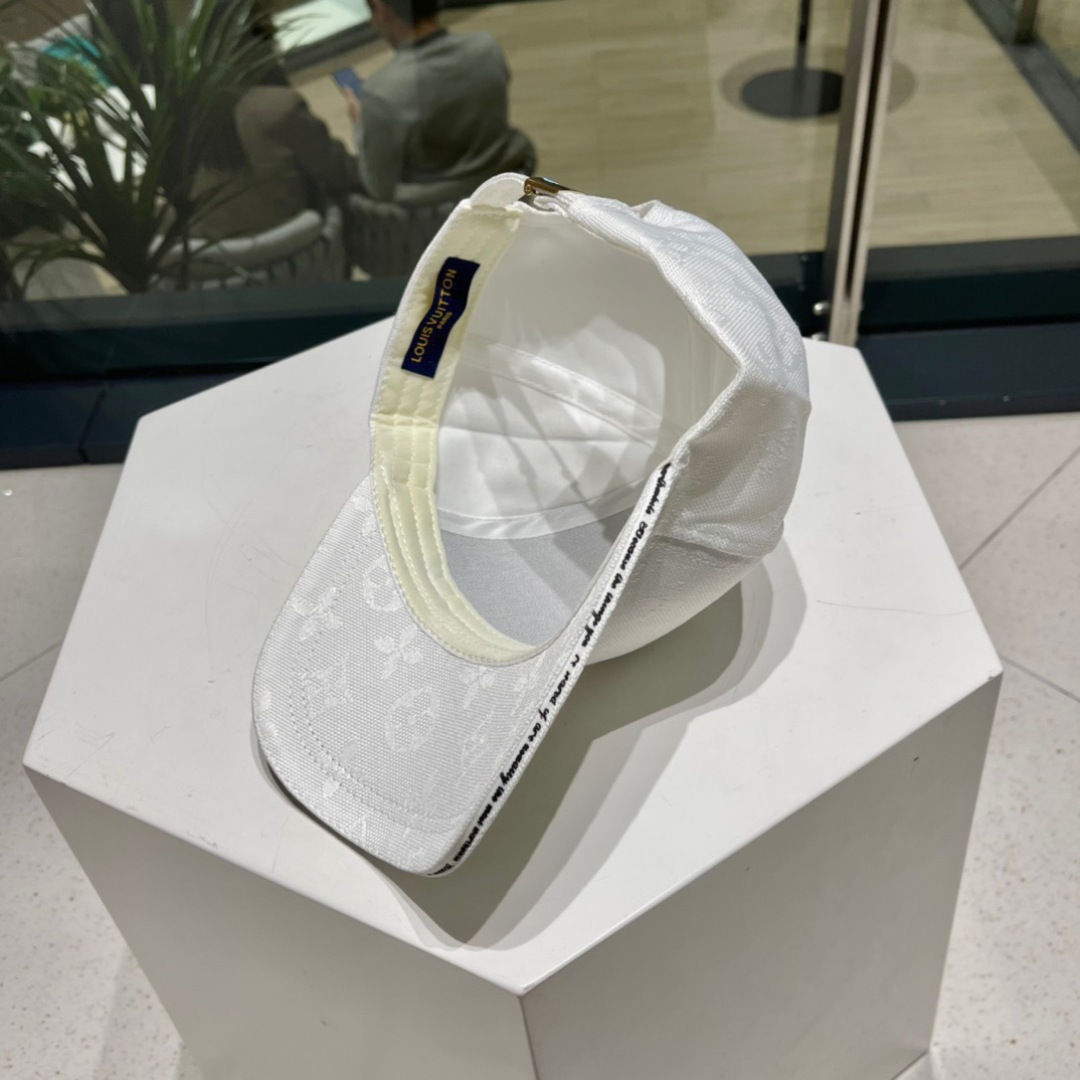   路易威登棒球帽LouisVuitto 春夏新款LV棒球帽 简约高端大气，百搭款🤗男女通用