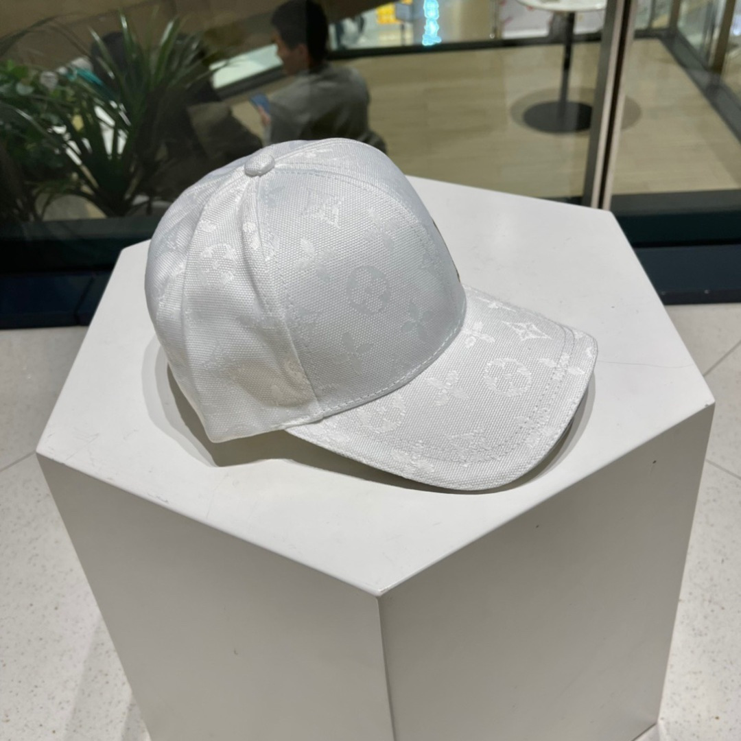   路易威登棒球帽LouisVuitto 春夏新款LV棒球帽 简约高端大气，百搭款🤗男女通用