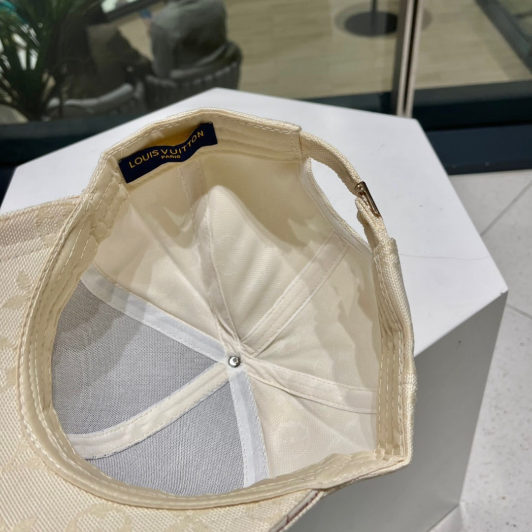   路易威登棒球帽LouisVuitto 春夏新款LV棒球帽 简约高端大气，百搭款🤗男女通用