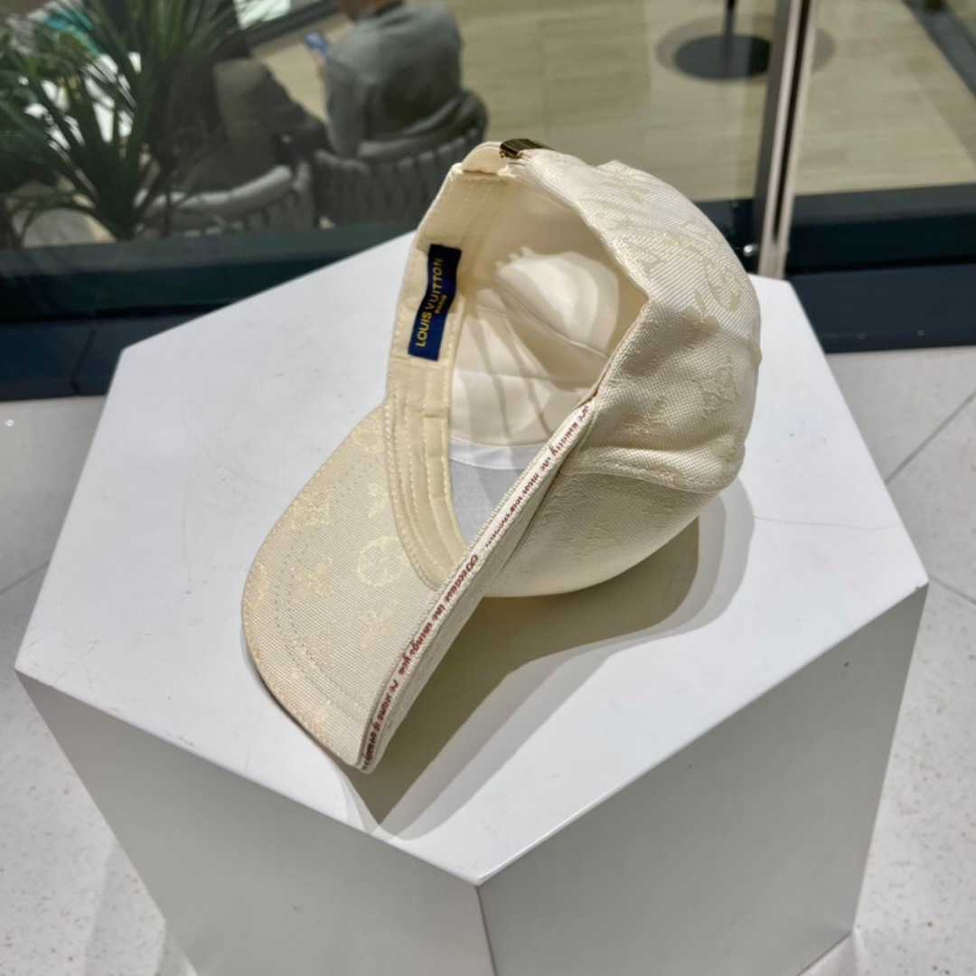   路易威登棒球帽LouisVuitto 春夏新款LV棒球帽 简约高端大气，百搭款🤗男女通用