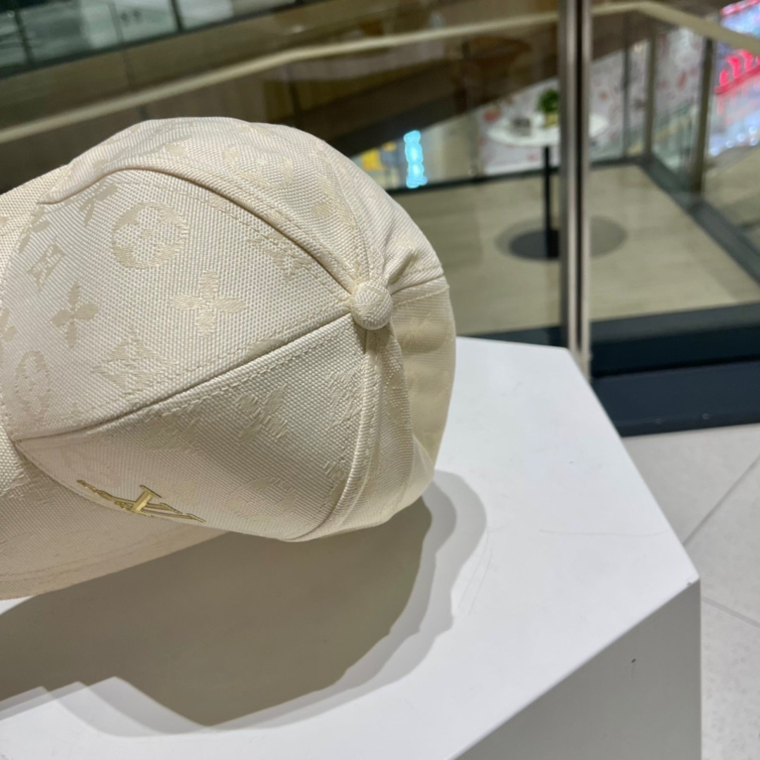   路易威登棒球帽LouisVuitto 春夏新款LV棒球帽 简约高端大气，百搭款🤗男女通用