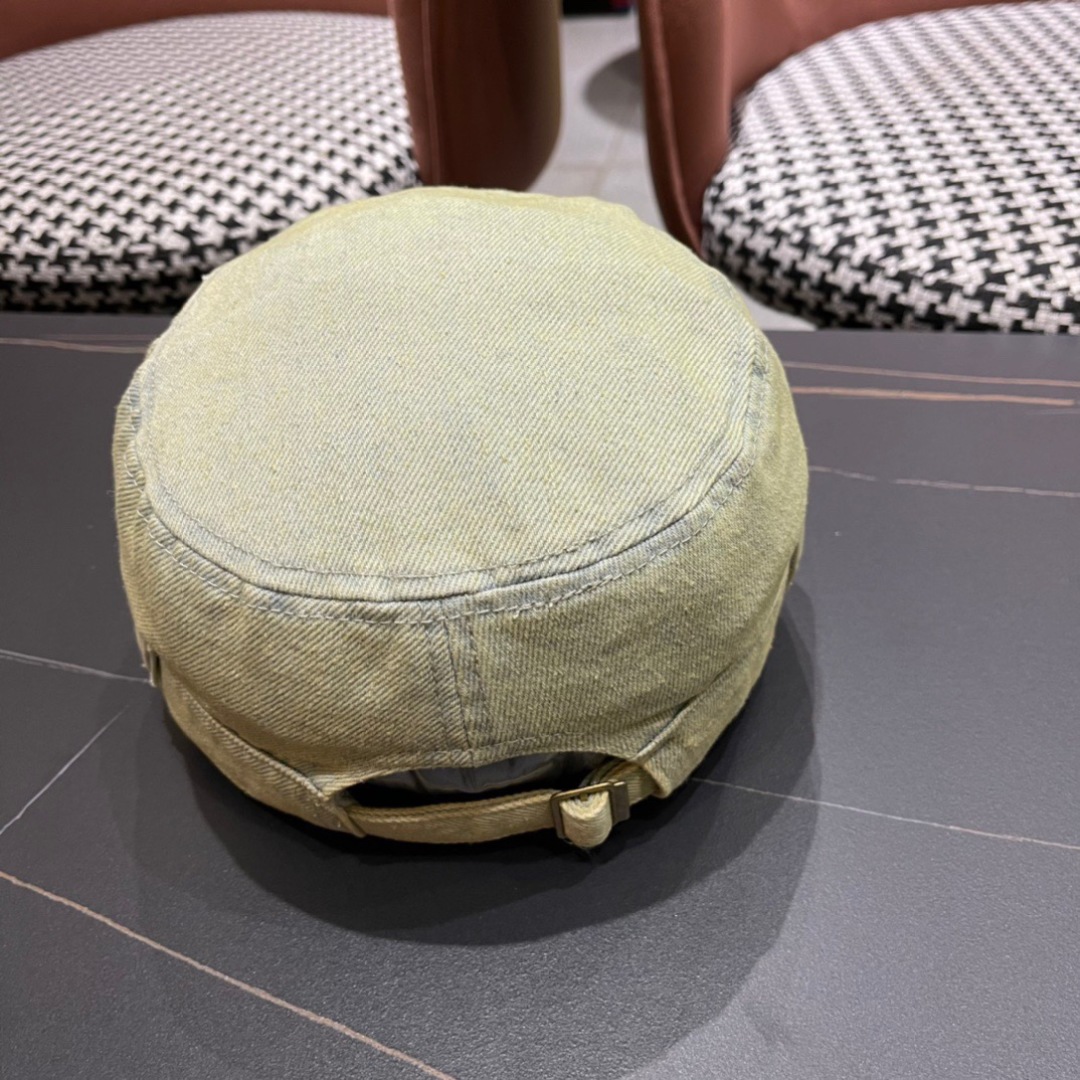 。Celine 赛琳春季新款军贝雷帽是鸭舌牛仔贝雷帽 进口材质笔挺舒展 整体爽朗有书卷气👍👍