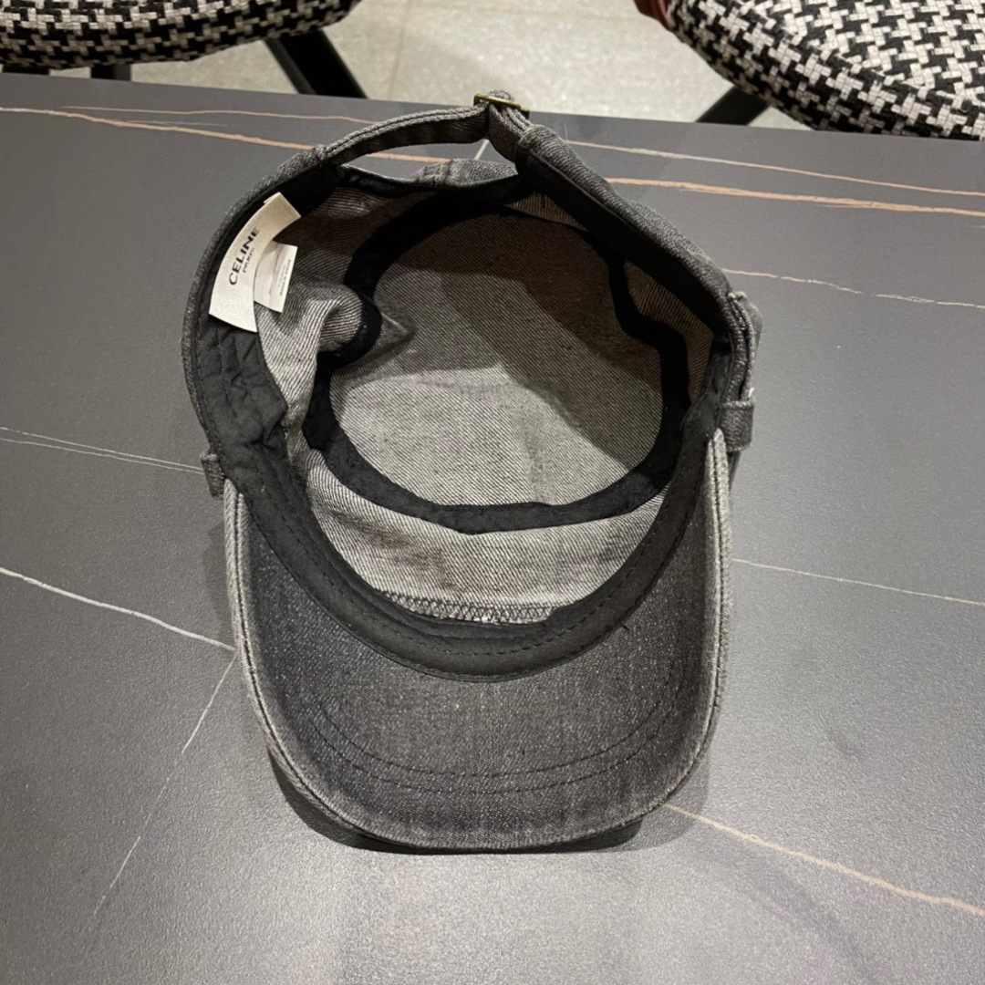 。Celine 赛琳春季新款军贝雷帽是鸭舌牛仔贝雷帽 进口材质笔挺舒展 整体爽朗有书卷气👍👍