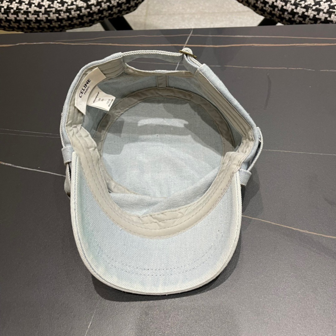 。Celine 赛琳春季新款军贝雷帽是鸭舌牛仔贝雷帽 进口材质笔挺舒展 整体爽朗有书卷气👍👍