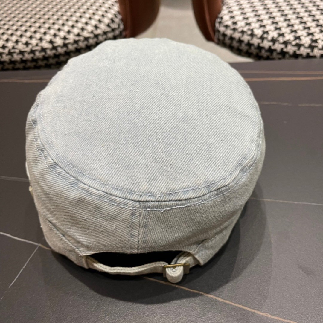 。Celine 赛琳春季新款军贝雷帽是鸭舌牛仔贝雷帽 进口材质笔挺舒展 整体爽朗有书卷气👍👍
