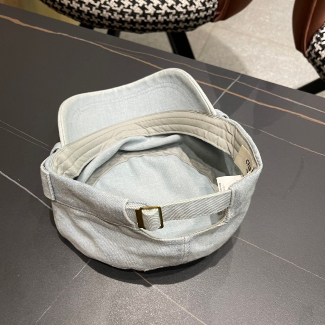 。Celine 赛琳春季新款军贝雷帽是鸭舌牛仔贝雷帽 进口材质笔挺舒展 整体爽朗有书卷气👍👍