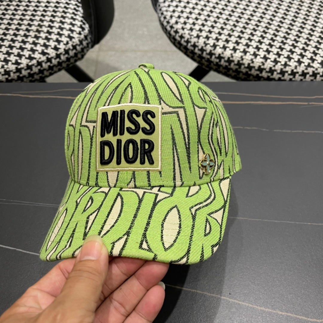  Dior 迪奥 2025新款原单棒球帽， 精致純也格调很有感觉，专柜断货热门，质量超赞