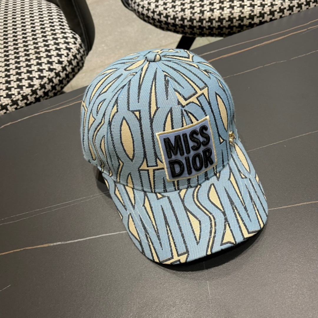  Dior 迪奥 2025新款原单棒球帽， 精致純也格调很有感觉，专柜断货热门，质量超赞