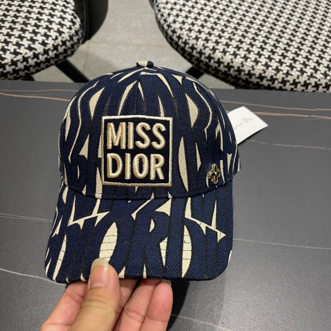  Dior 迪奥 2025新款原单棒球帽， 精致純也格调很有感觉，专柜断货热门，质量超赞