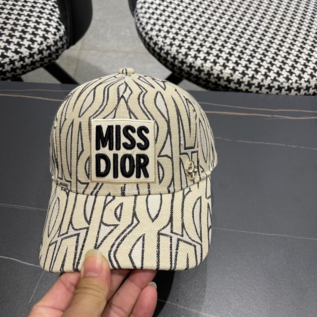  Dior 迪奥 2025新款原单棒球帽， 精致純也格调很有感觉，专柜断货热门，质量超赞