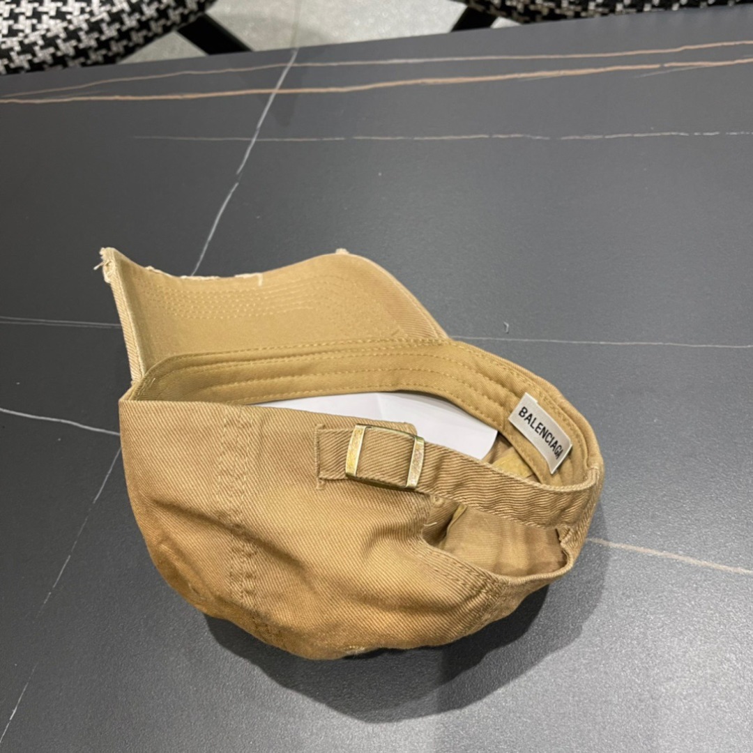  BALENCIAGA巴黎世家新款画画棒球帽，很酷的色系，男女佩戴都有不同style，巴黎粉必入款！