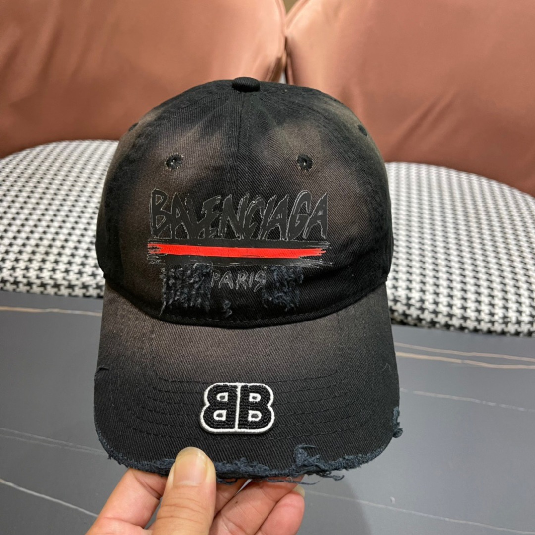  BALENCIAGA巴黎世家新款画画棒球帽，很酷的色系，男女佩戴都有不同style，巴黎粉必入款！