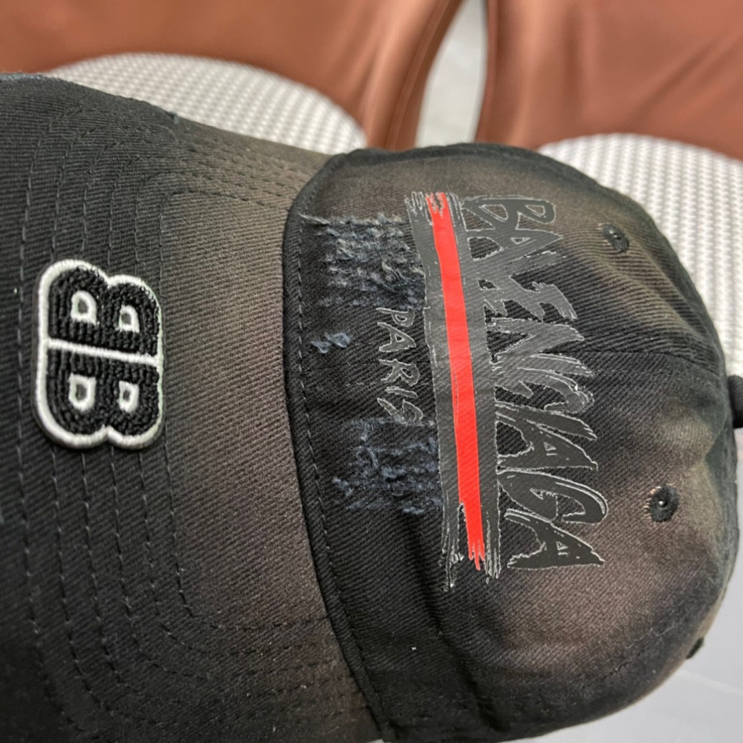  BALENCIAGA巴黎世家新款画画棒球帽，很酷的色系，男女佩戴都有不同style，巴黎粉必入款！