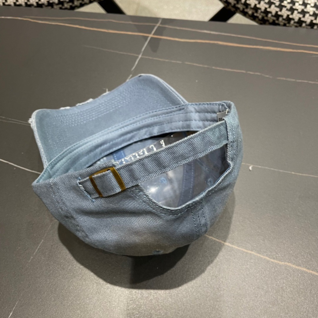  BALENCIAGA巴黎世家新款画画棒球帽，很酷的色系，男女佩戴都有不同style，巴黎粉必入款！