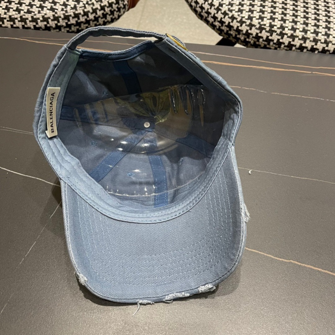  BALENCIAGA巴黎世家新款画画棒球帽，很酷的色系，男女佩戴都有不同style，巴黎粉必入款！