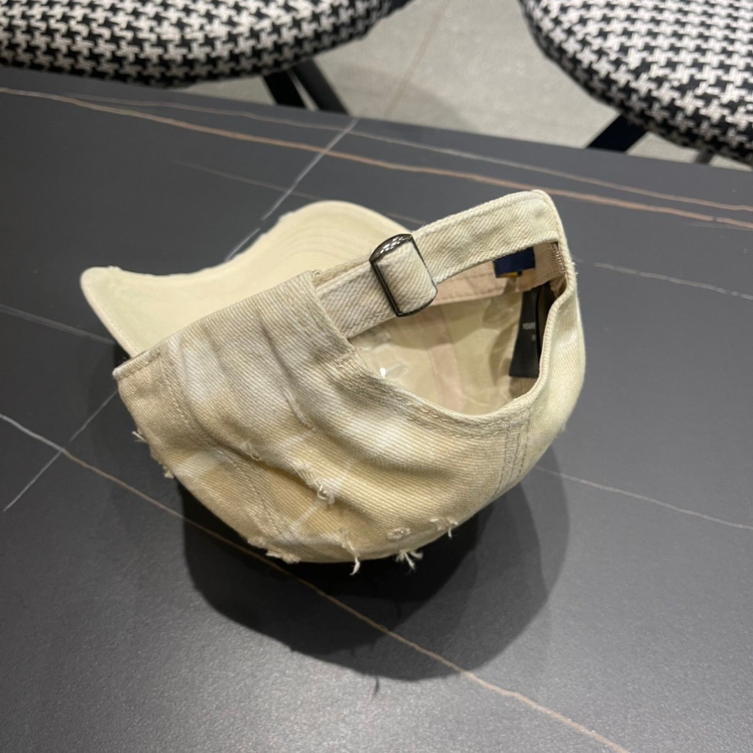 
路易威登破洞棒球帽🧢
LV新款真的太好看了手感和质感都超棒的
可盐可甜