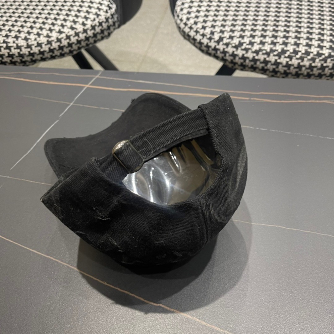 
路易威登破洞棒球帽🧢
LV新款真的太好看了手感和质感都超棒的
可盐可甜