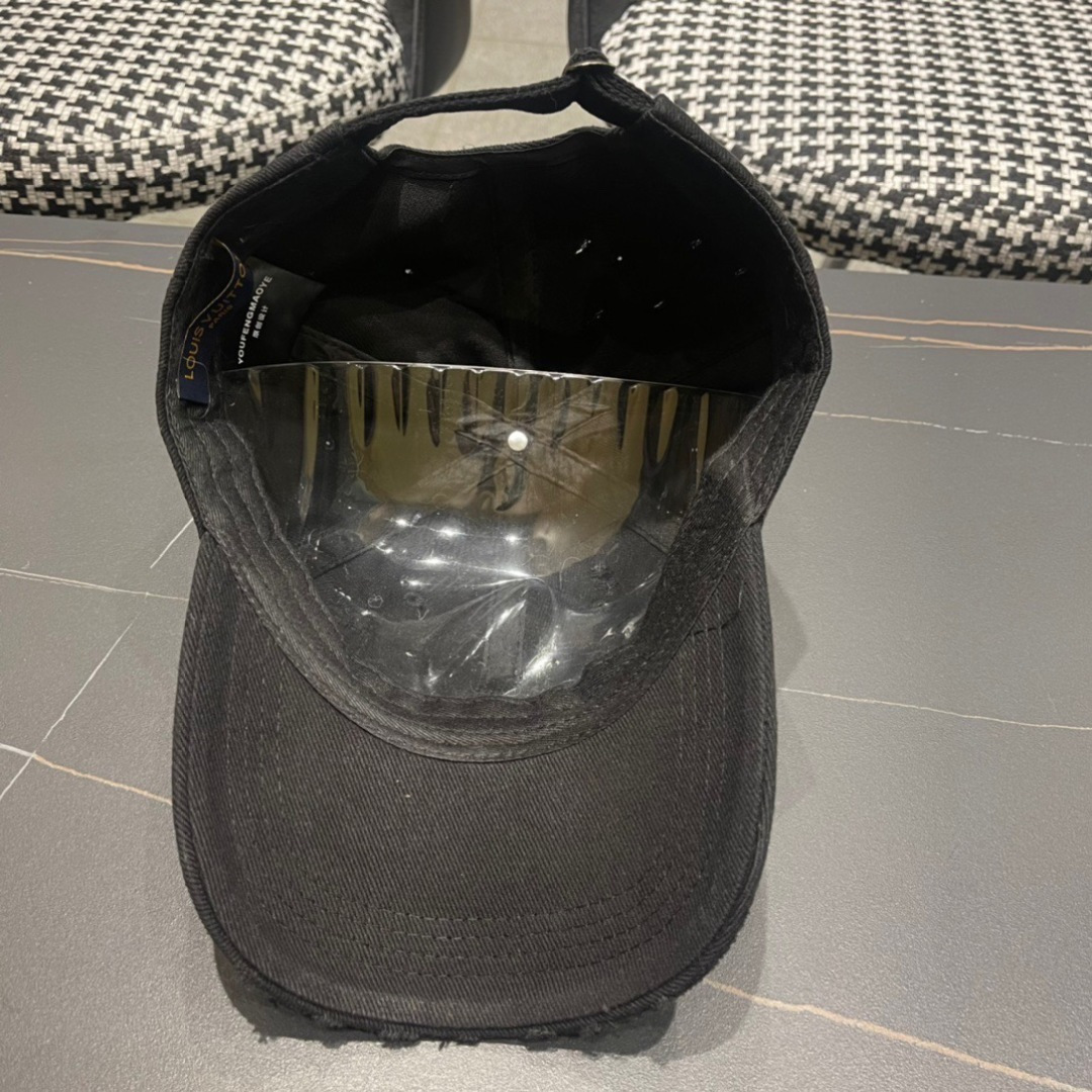 
路易威登破洞棒球帽🧢
LV新款真的太好看了手感和质感都超棒的
可盐可甜