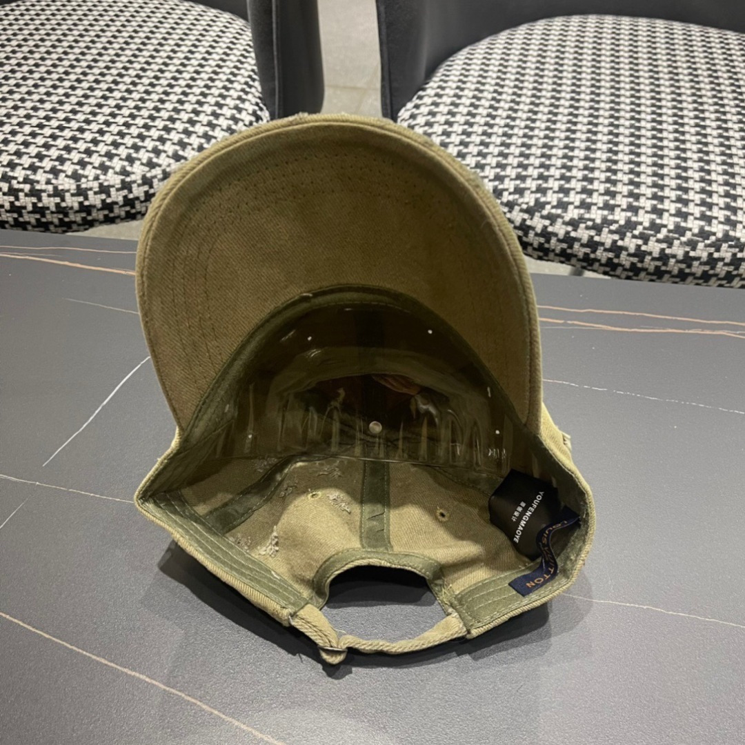 
路易威登破洞棒球帽🧢
LV新款真的太好看了手感和质感都超棒的
可盐可甜