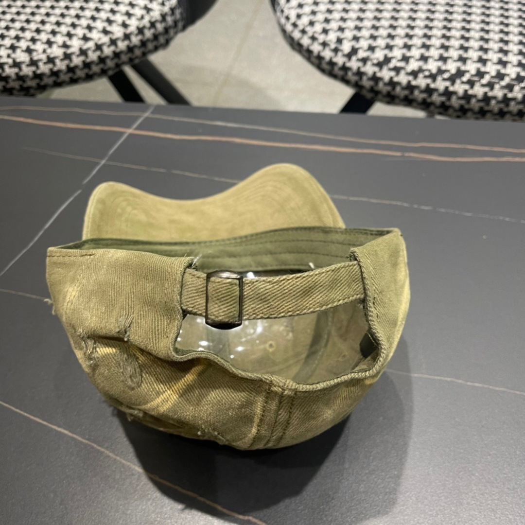 
路易威登破洞棒球帽🧢
LV新款真的太好看了手感和质感都超棒的
可盐可甜