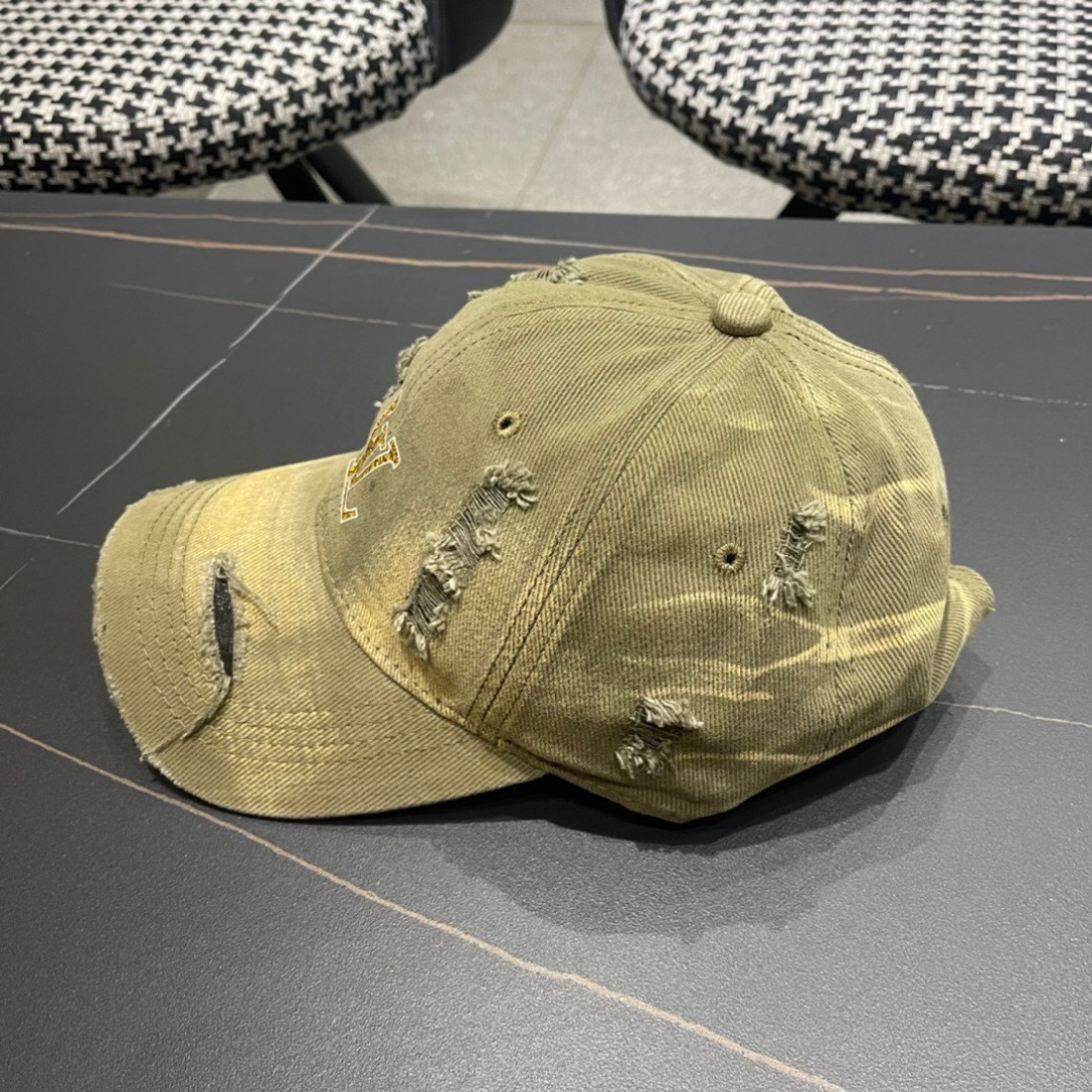 
路易威登破洞棒球帽🧢
LV新款真的太好看了手感和质感都超棒的
可盐可甜