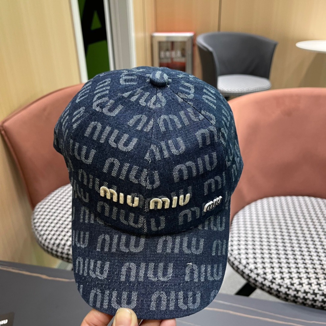 
谬谬miumiu原单棒球帽，正品开模订制，原版透气帆布面料，做工细致，时尚帅气质量超赞！