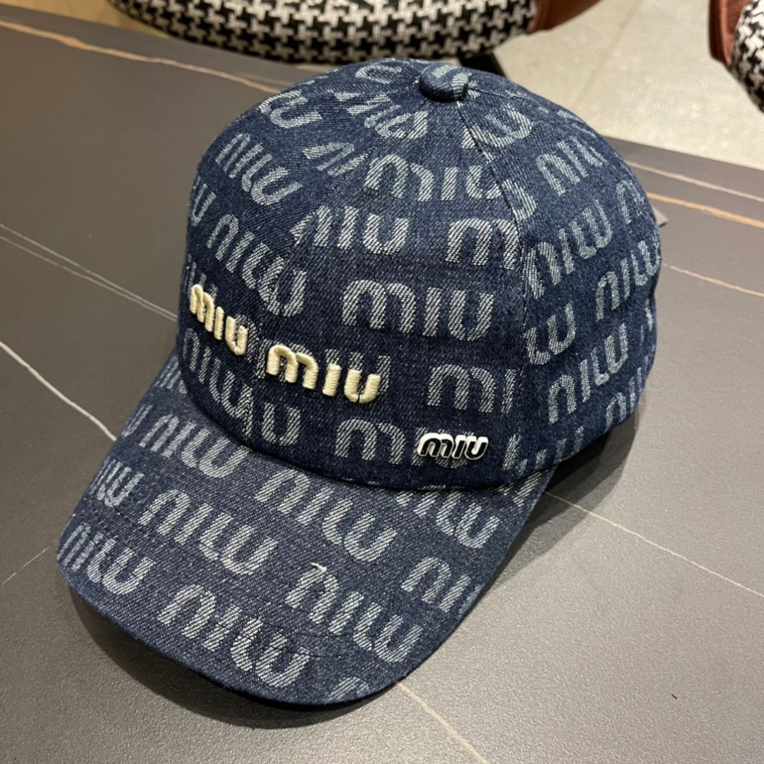 
谬谬miumiu原单棒球帽，正品开模订制，原版透气帆布面料，做工细致，时尚帅气质量超赞！
