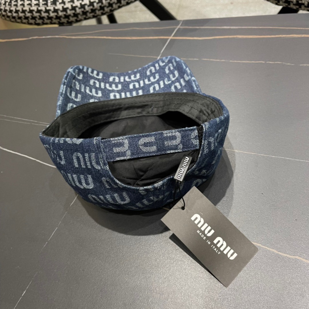 
谬谬miumiu原单棒球帽，正品开模订制，原版透气帆布面料，做工细致，时尚帅气质量超赞！