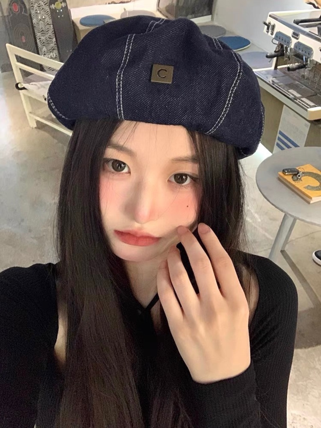 。Celine 赛琳新款军贝雷帽是鸭舌牛仔贝雷帽 进口材质笔挺舒展 整体爽朗有书卷气👍👍