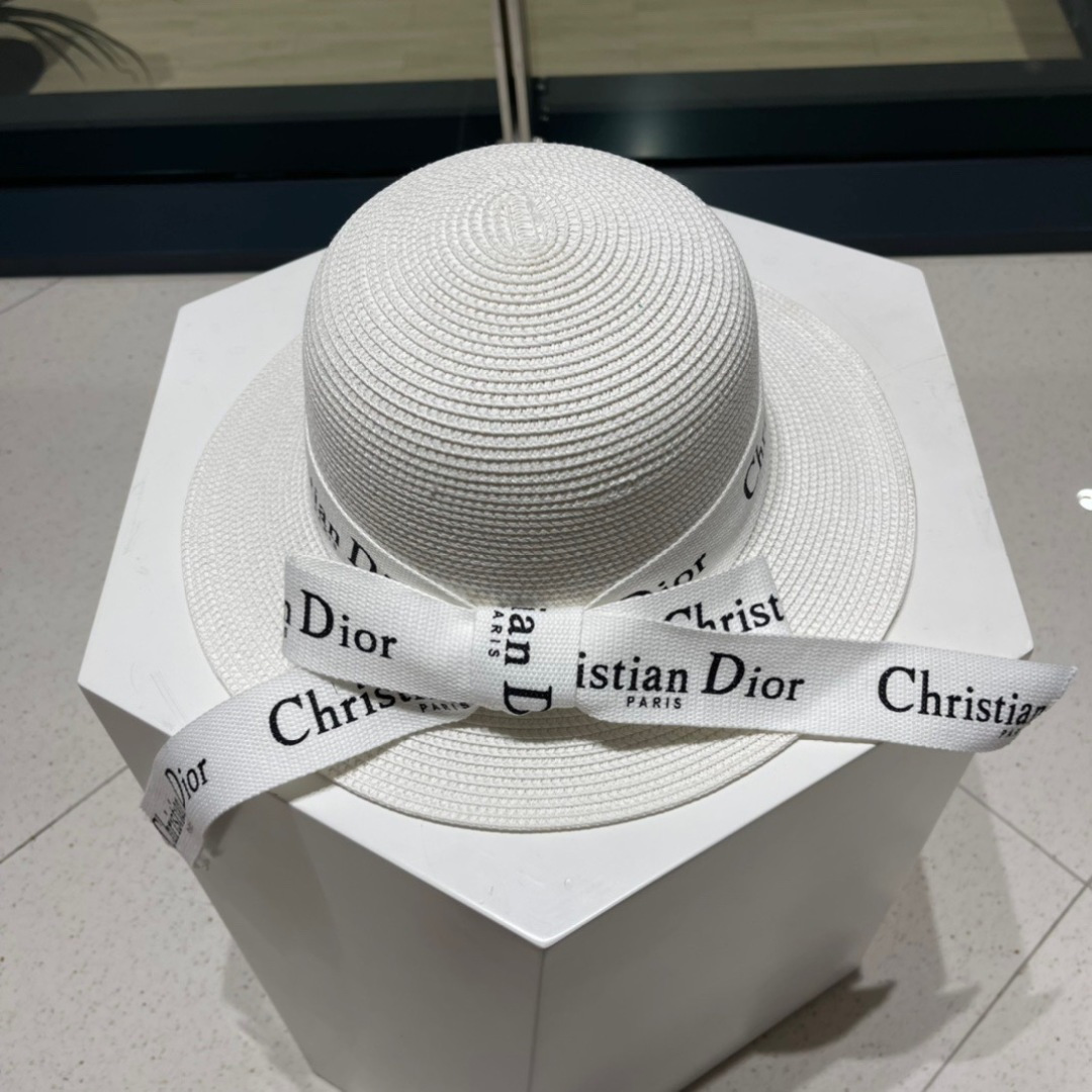 【DIOR迪奥】新款草编遮阳草帽盆帽🤩沙滩风，简约大方，百搭单品～出街首选，新款帽型超美腻，新品上架