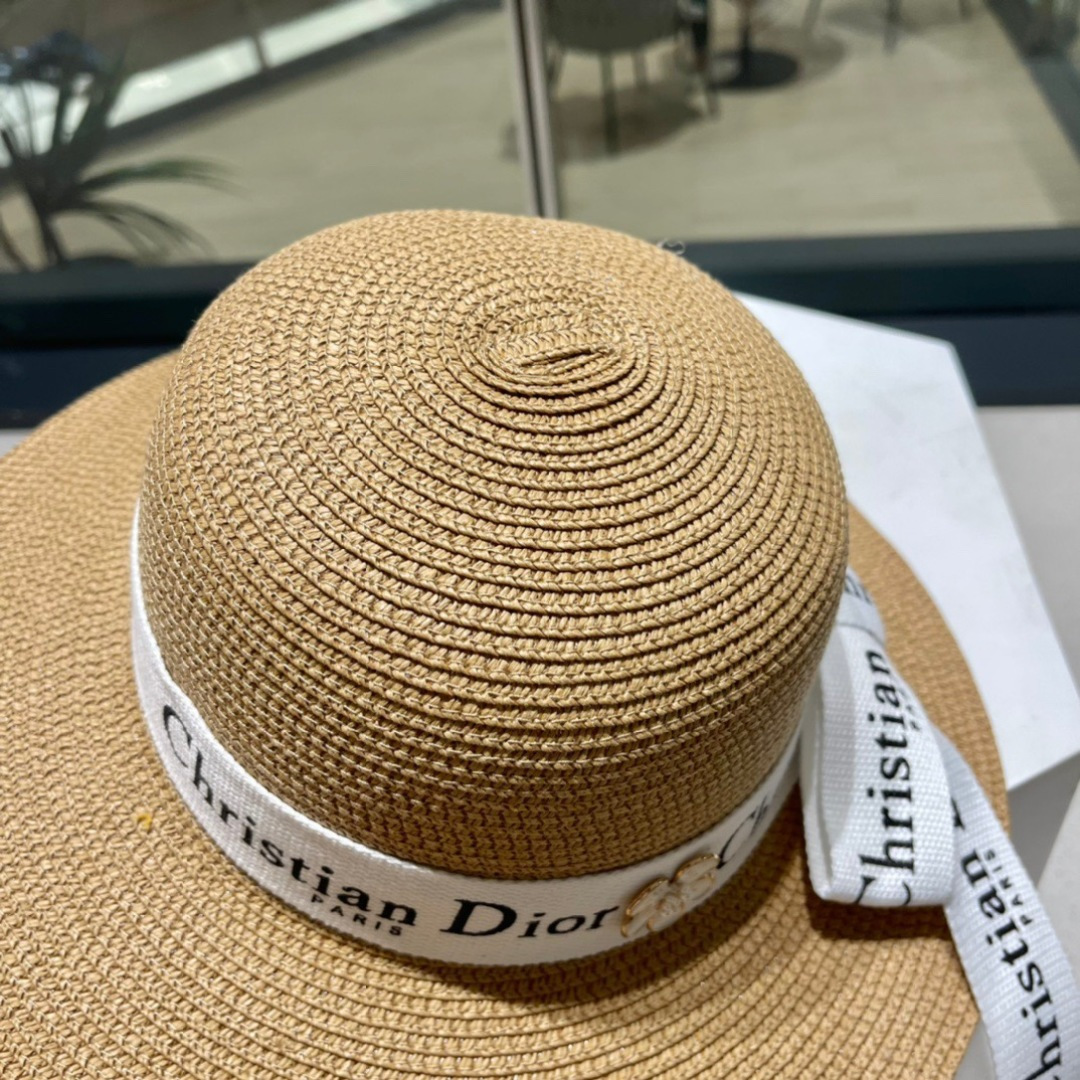 【DIOR迪奥】新款草编遮阳草帽盆帽🤩沙滩风，简约大方，百搭单品～出街首选，新款帽型超美腻，新品上架