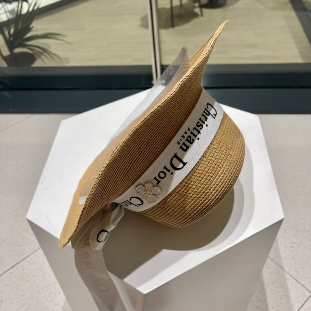 【DIOR迪奥】新款草编遮阳草帽盆帽🤩沙滩风，简约大方，百搭单品～出街首选，新款帽型超美腻，新品上架